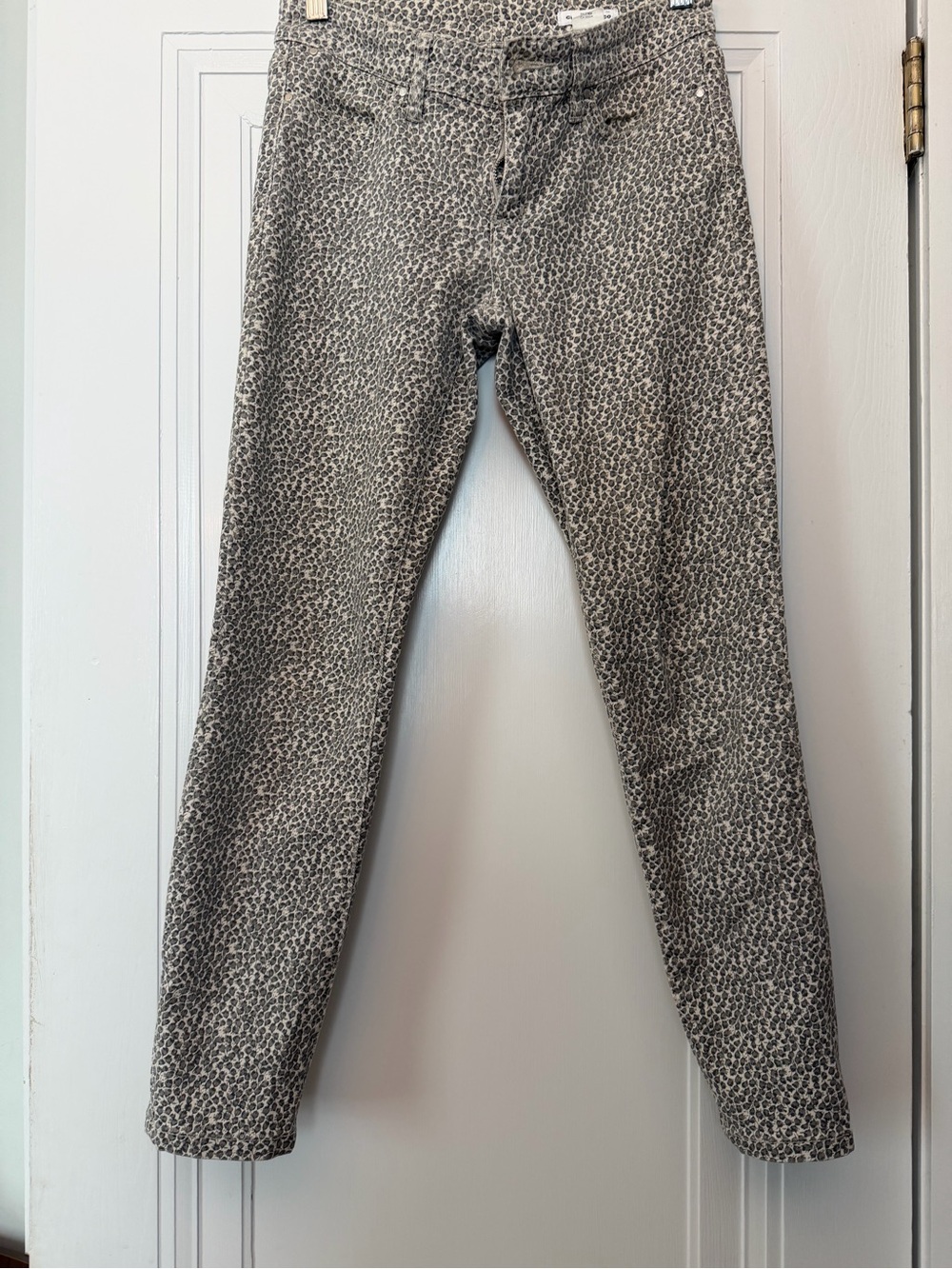 Floral Print Skinny Jeans in grey & soft White